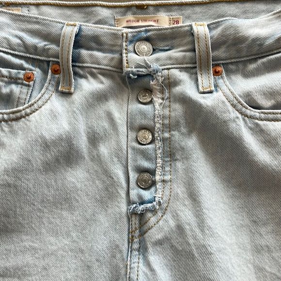 Levi's Wedgie Straight Button Down Ripped Jans Size 28 - Picture 4 of 9